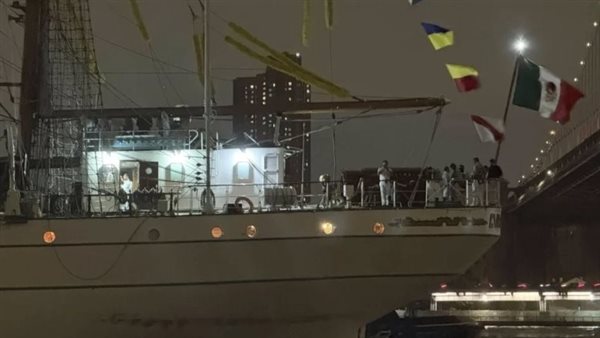 مصرع شخصين وإصابة 17 آخرين إثر اصطدام سفينة مكسيكية بجسر بروكلين في نيويورك