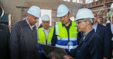 وزير قطاع الأعمال العام يتفقد مصانع النحاس المصرية ويوجه بتطوير وحدات الإنتاج