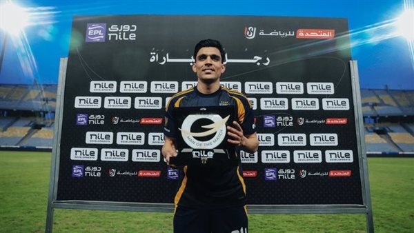 أشرف بن شرقي "رجل" مباراة الأهلي وسيراميكا