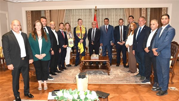 وزير الرياضة يلتقي السفير الإسباني وممثلي نادي فياريال لبحث سبل التعاون المشترك
