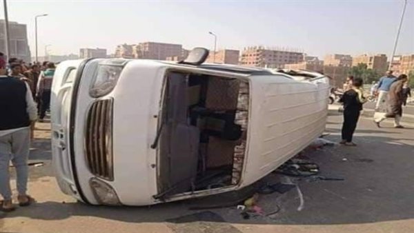 6 مصابين في انقلاب ميكروباص أعلى طريق أسيوط الصحراوي الغربي (الأسماء)