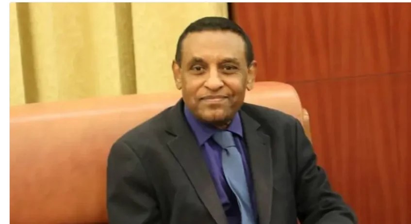 من هو كامل الطيب إدريس رئيس الوزراء السوداني الجديد؟.. قادم من مجتمع النوبة