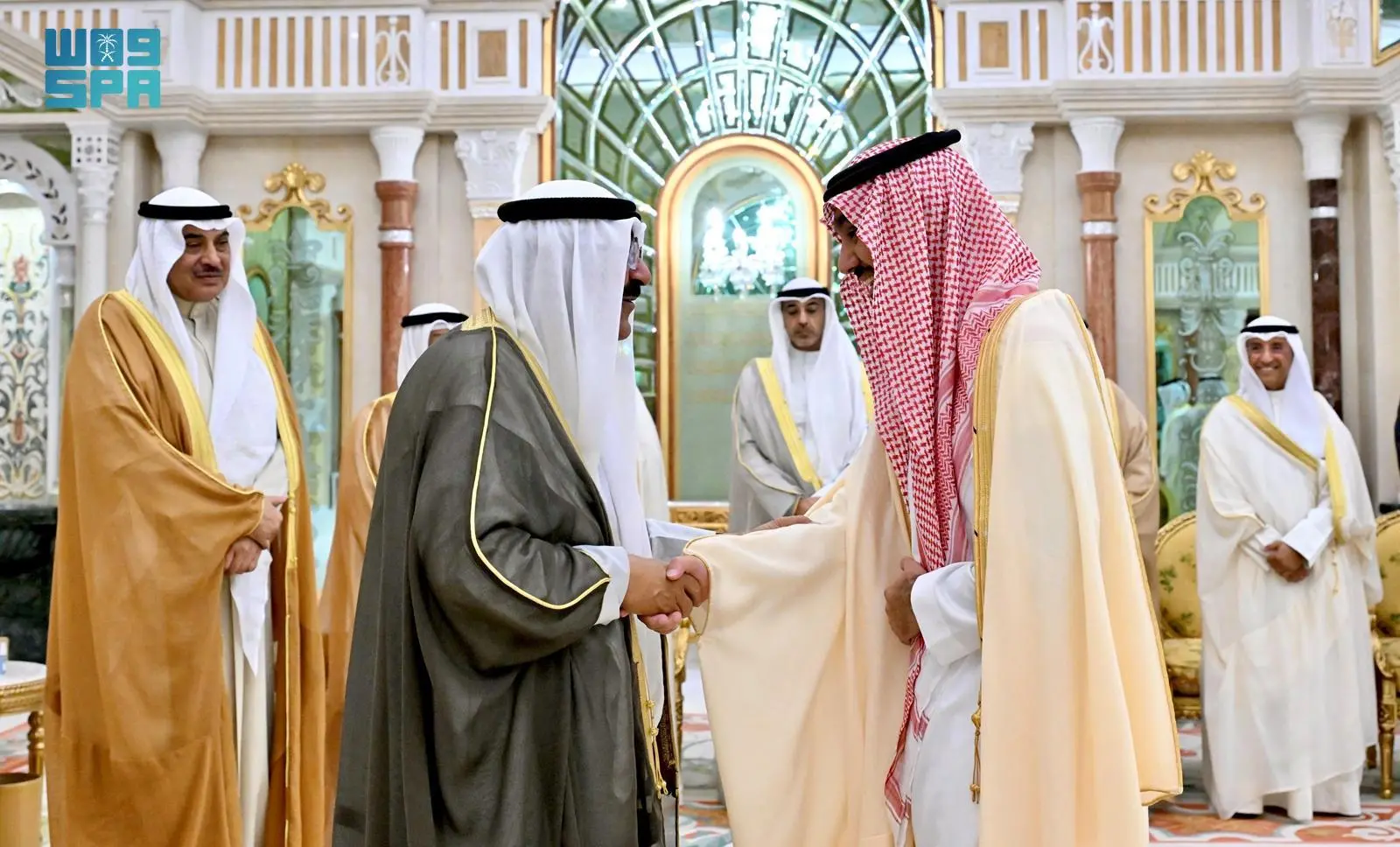 سمو أمير دولة الكويت يستقبل رئيس الأولمبية الدولية واللجان الخليجية
