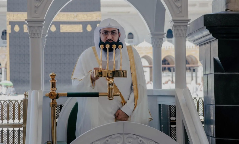 الشيخ “بندر بليلة” في #خطبة_الجمعة : المقصود من البلاء والابتلاء، تكفير السيئات، وتكثير الحسنات، ورفعة الدرجات